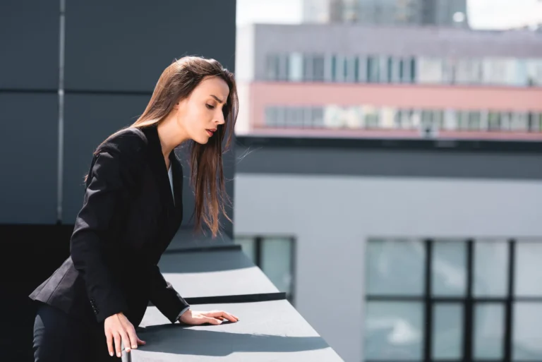 Managing Height Anxiety During Stays: The 2026 Definitive Guide